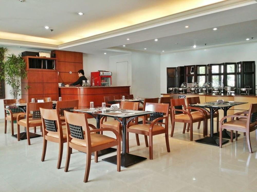 Richville Hotel Mandaluyong Eksteriør billede