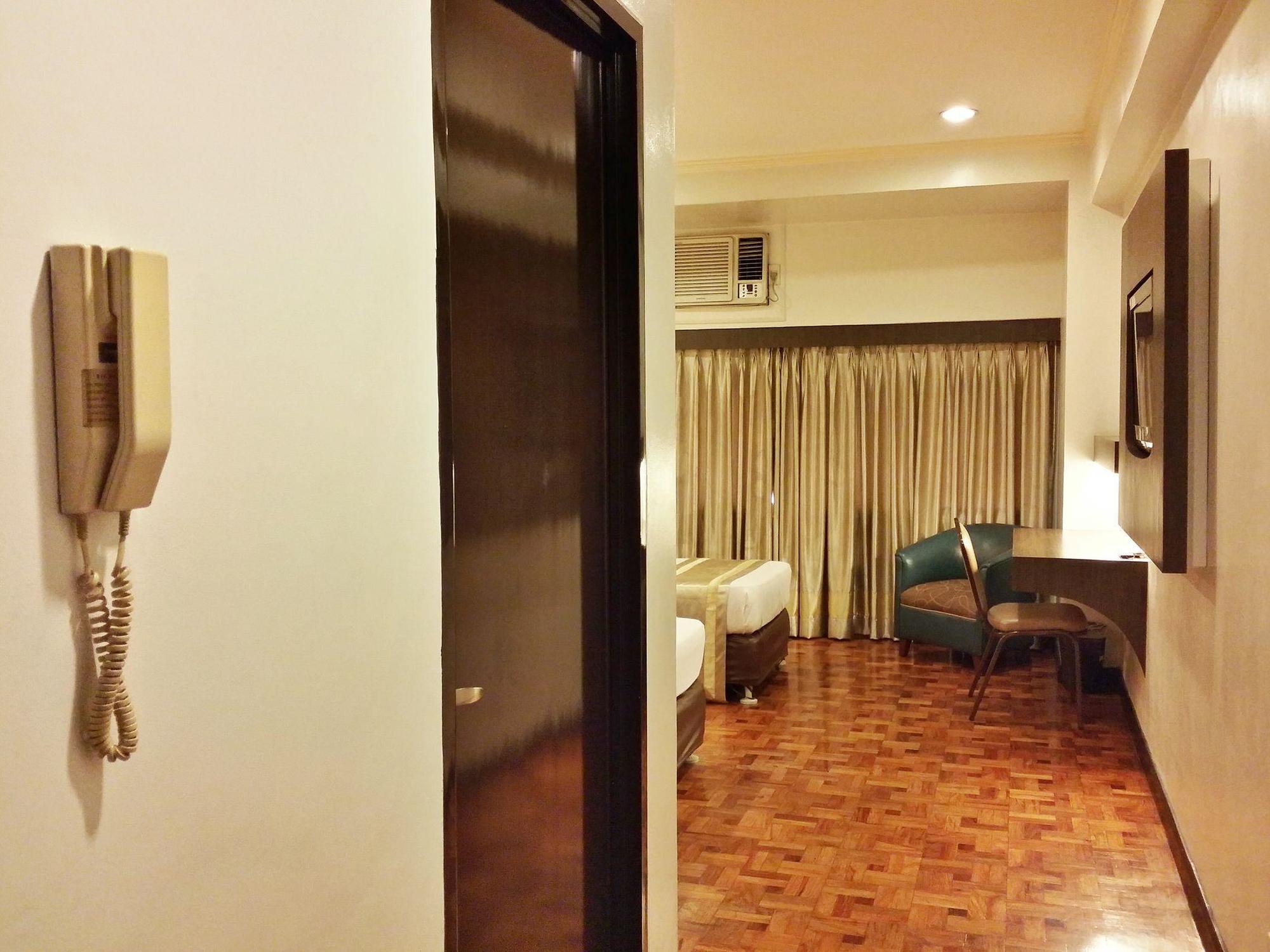 Richville Hotel Mandaluyong Eksteriør billede